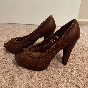NWOB Guess Brown heels size 8.5